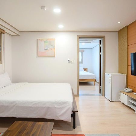 J2 Family Hotel Jeju Bagian luar foto