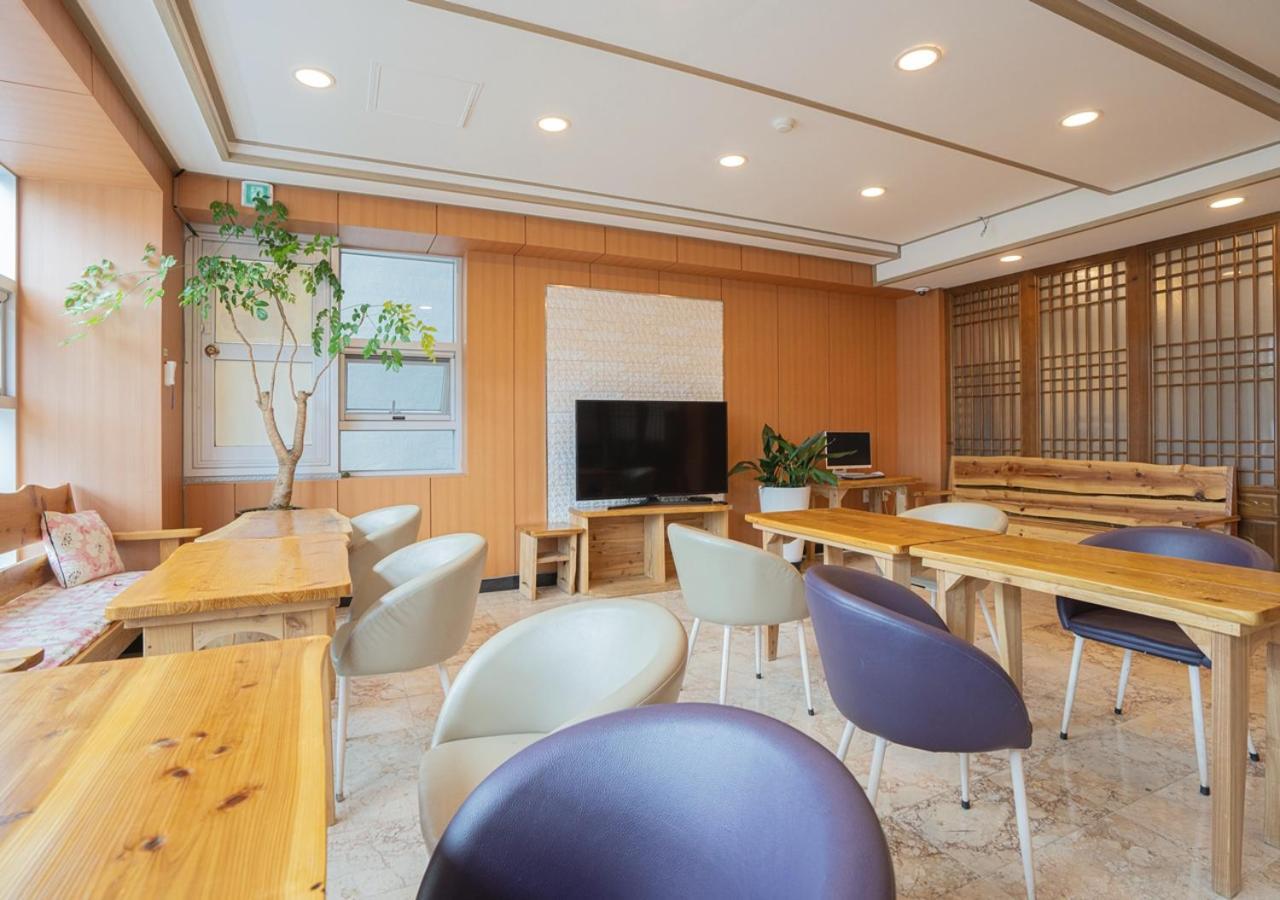 J2 Family Hotel Jeju Bagian luar foto