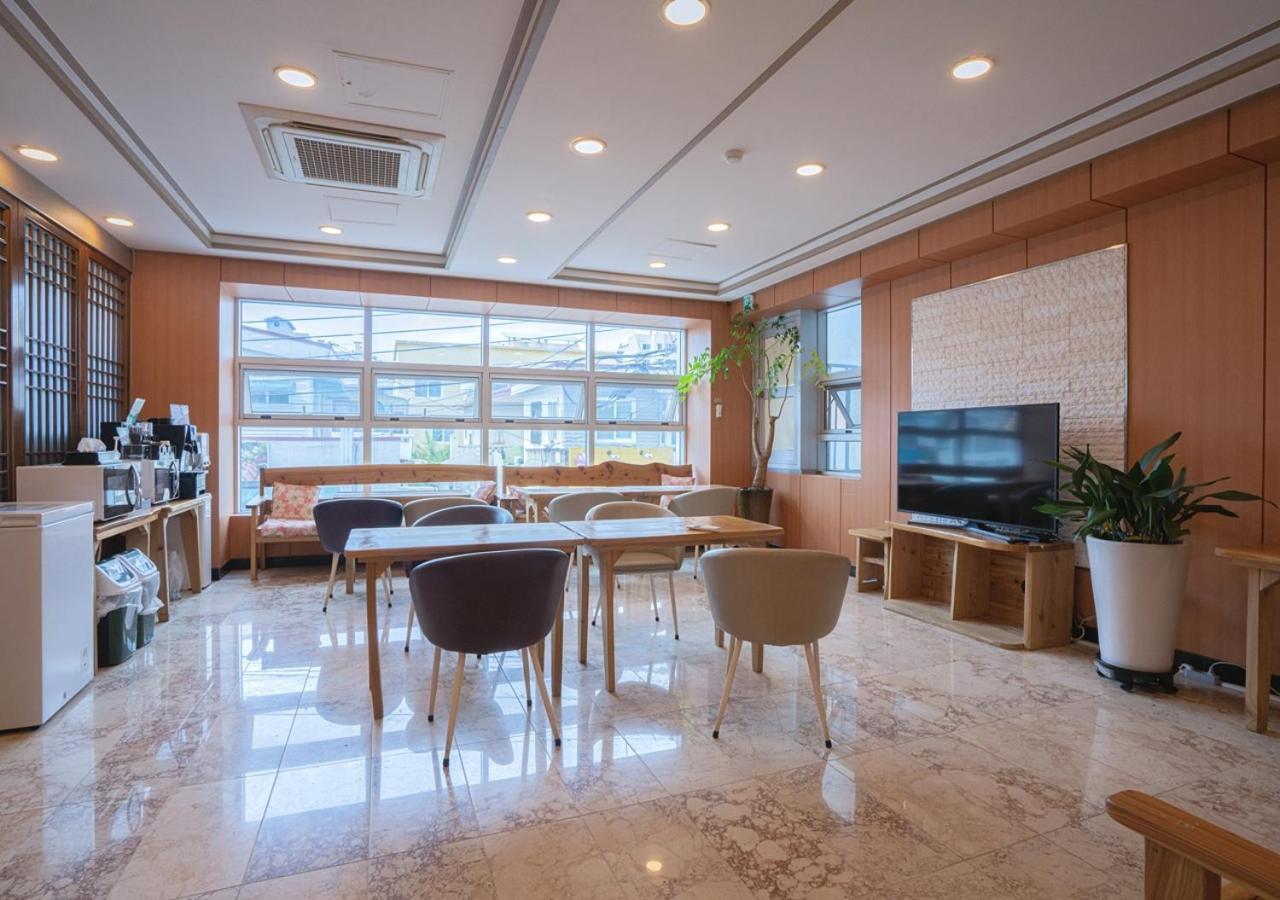 J2 Family Hotel Jeju Bagian luar foto