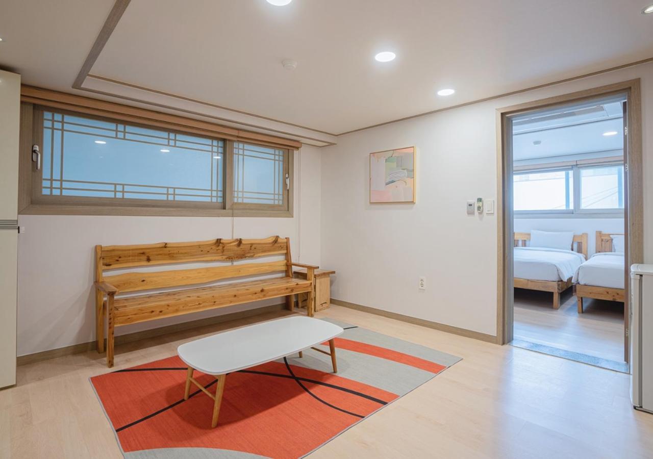 J2 Family Hotel Jeju Bagian luar foto