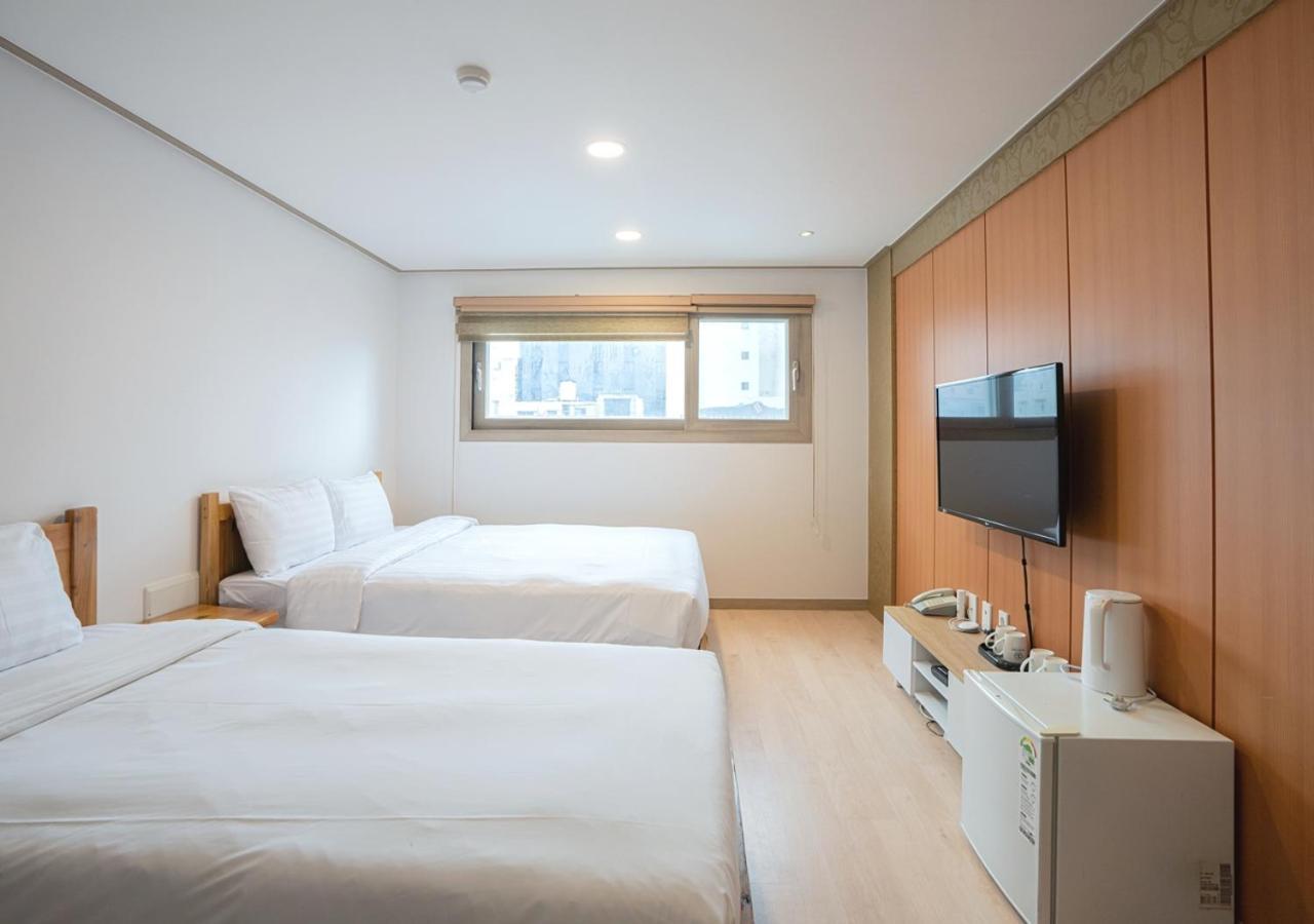 J2 Family Hotel Jeju Bagian luar foto