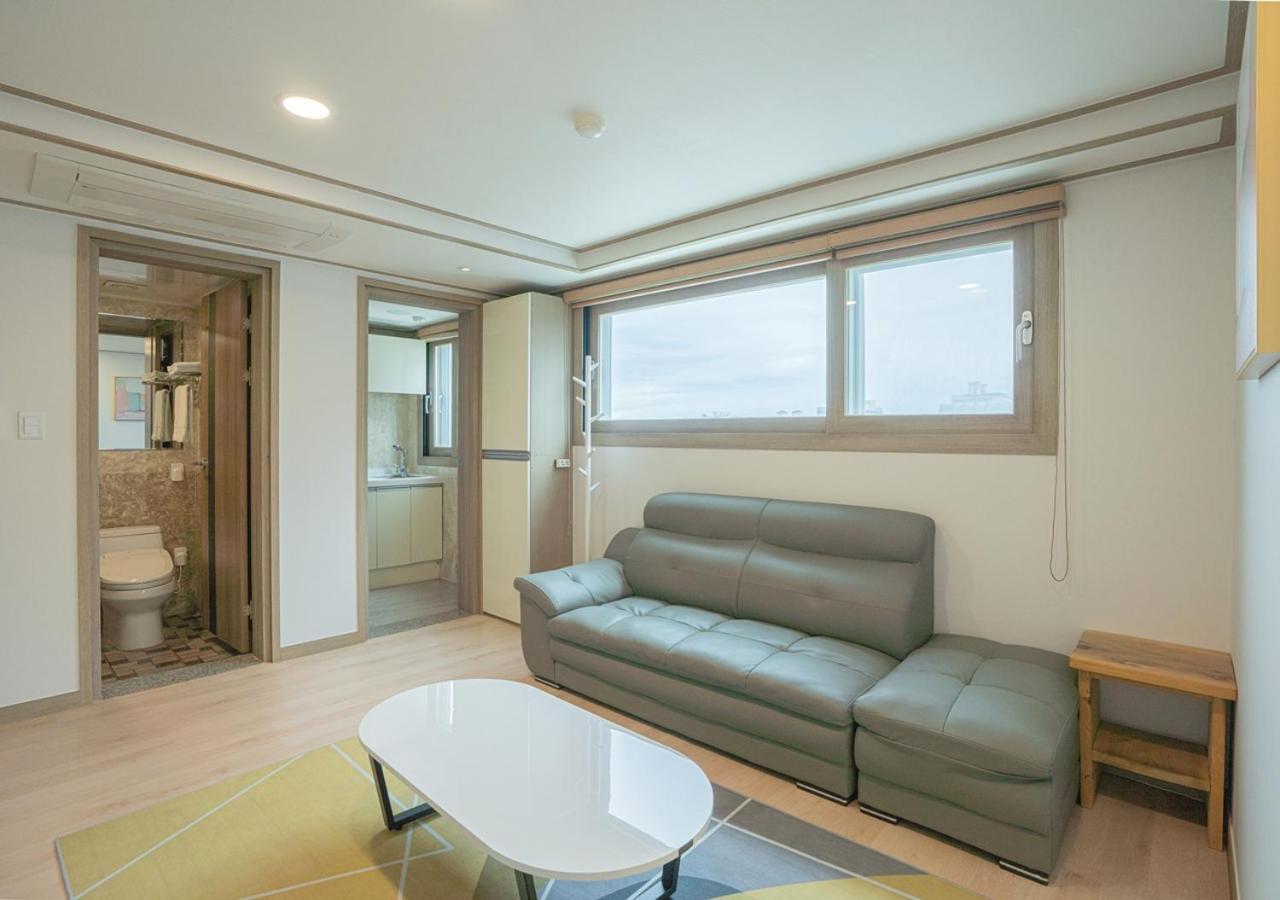 J2 Family Hotel Jeju Bagian luar foto