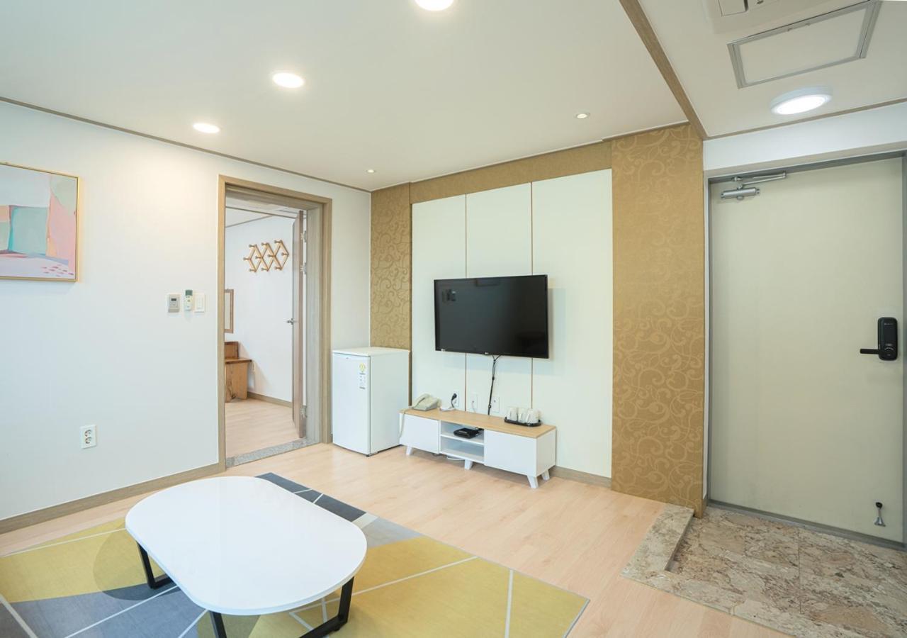 J2 Family Hotel Jeju Bagian luar foto
