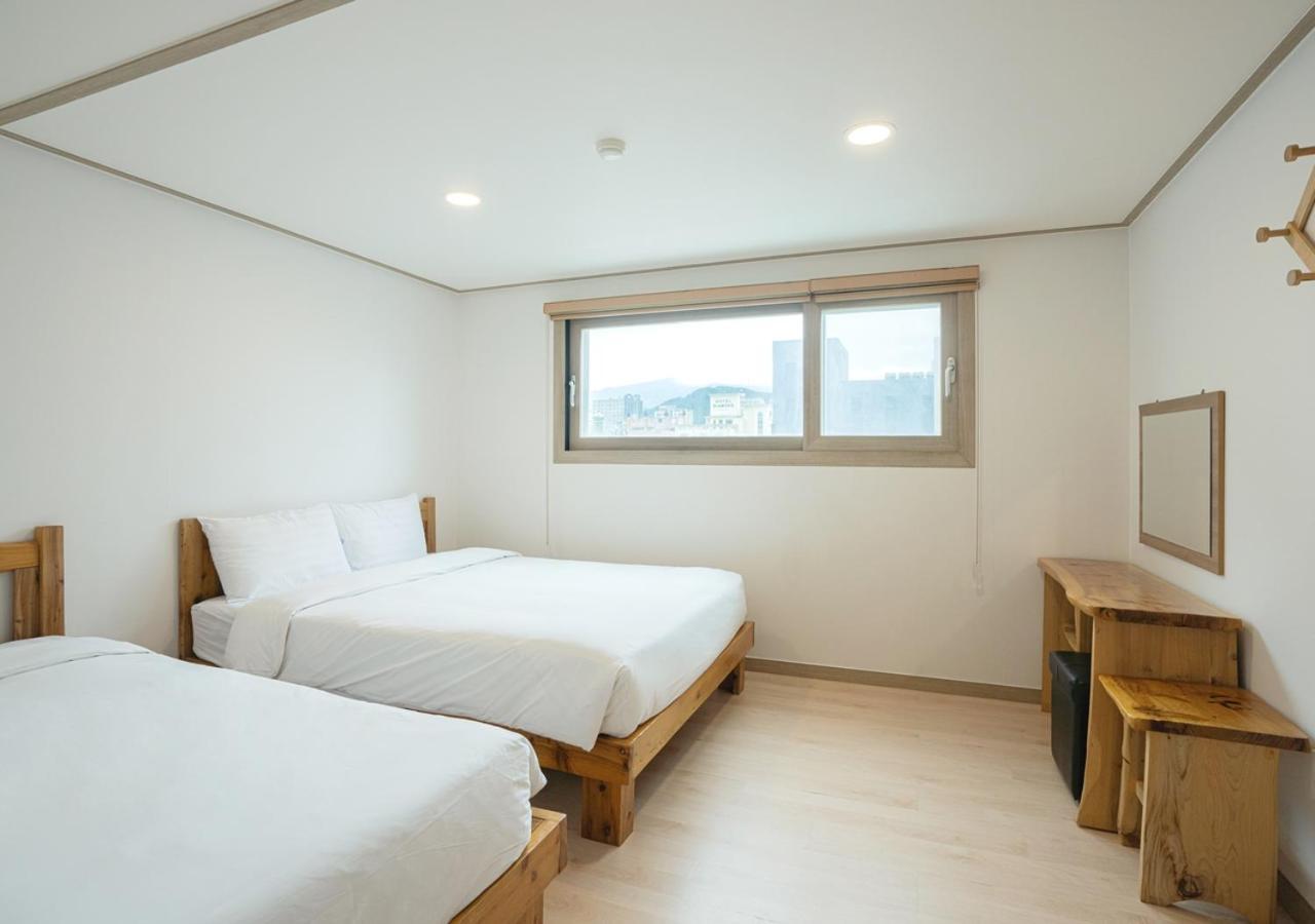 J2 Family Hotel Jeju Bagian luar foto