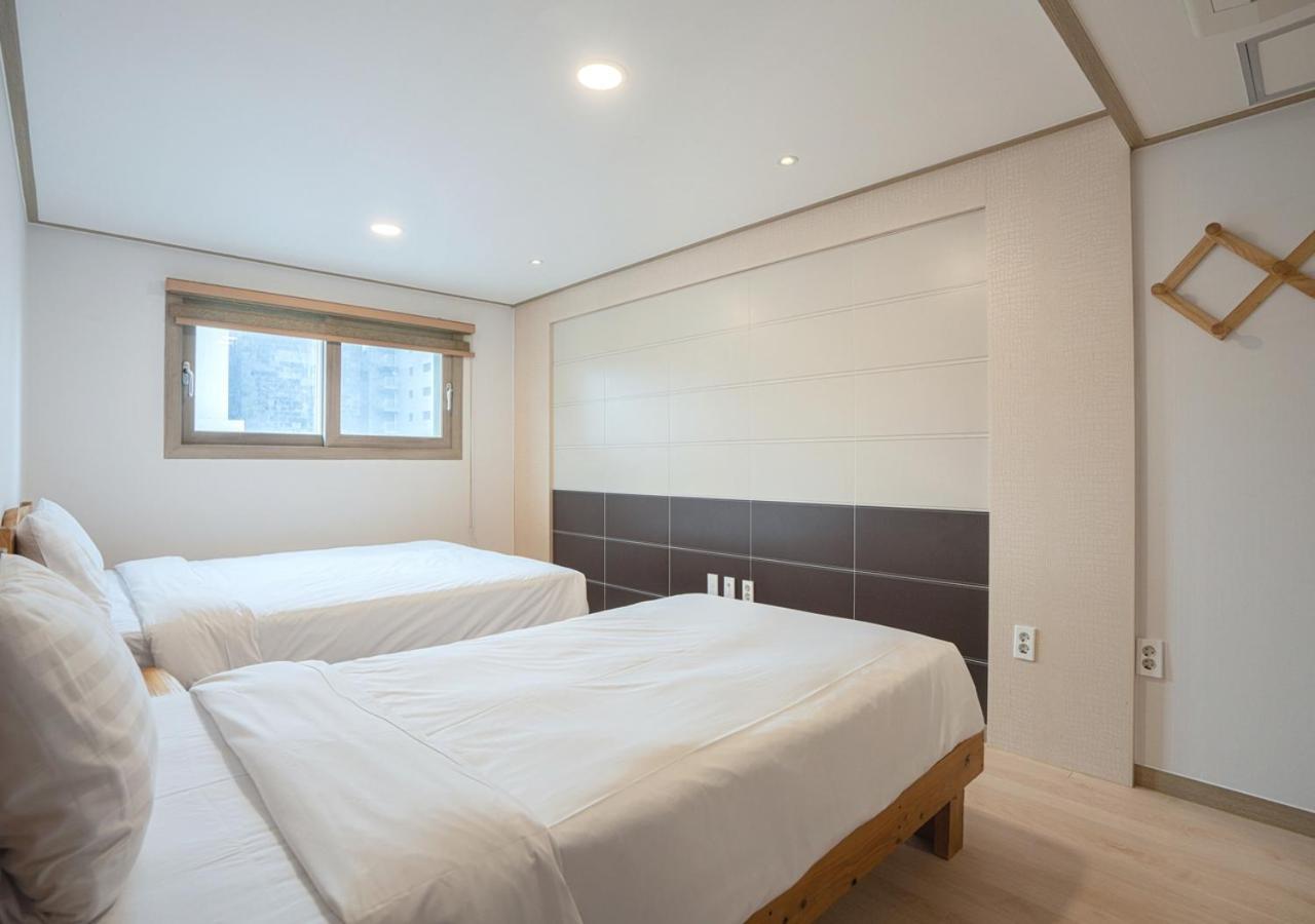 J2 Family Hotel Jeju Bagian luar foto