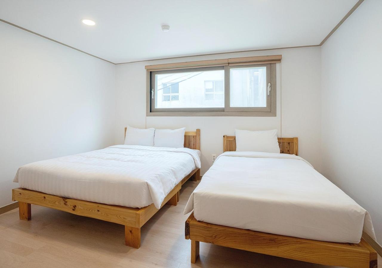 J2 Family Hotel Jeju Bagian luar foto