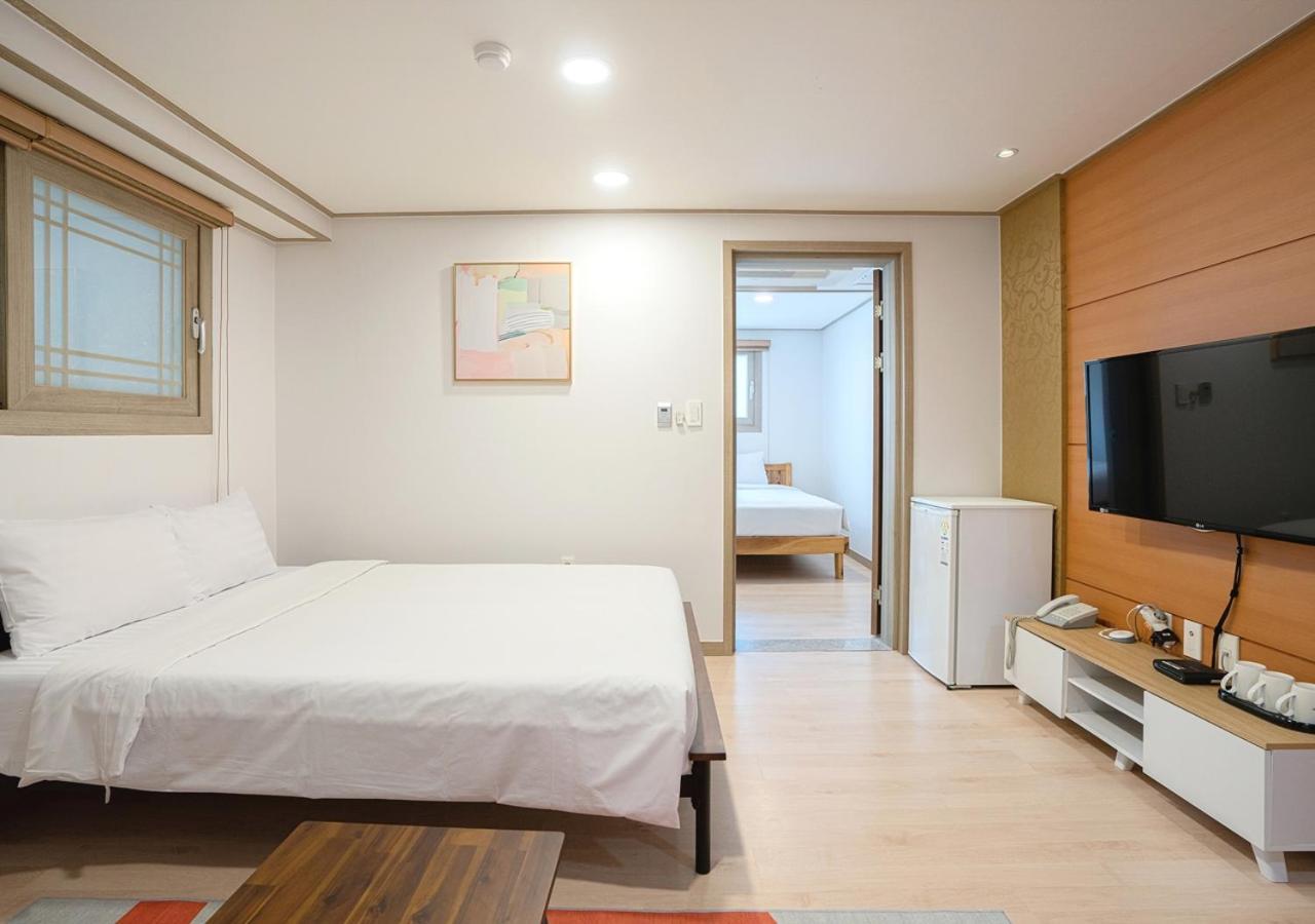 J2 Family Hotel Jeju Bagian luar foto