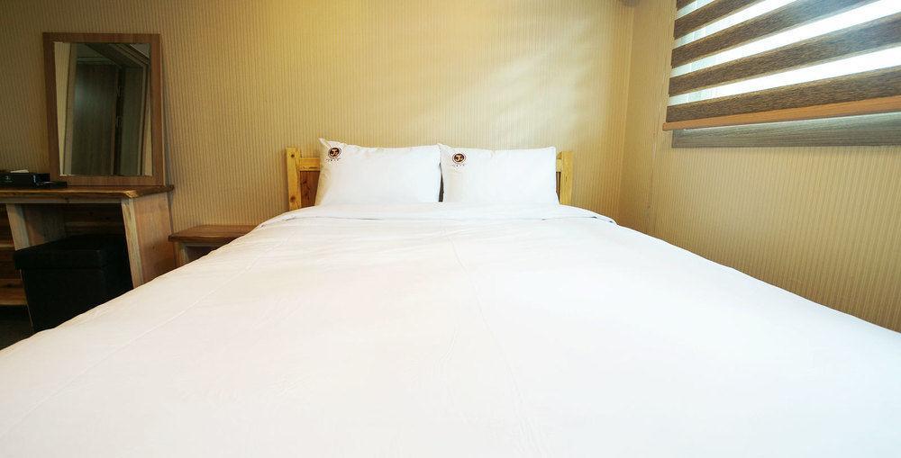 J2 Family Hotel Jeju Bagian luar foto