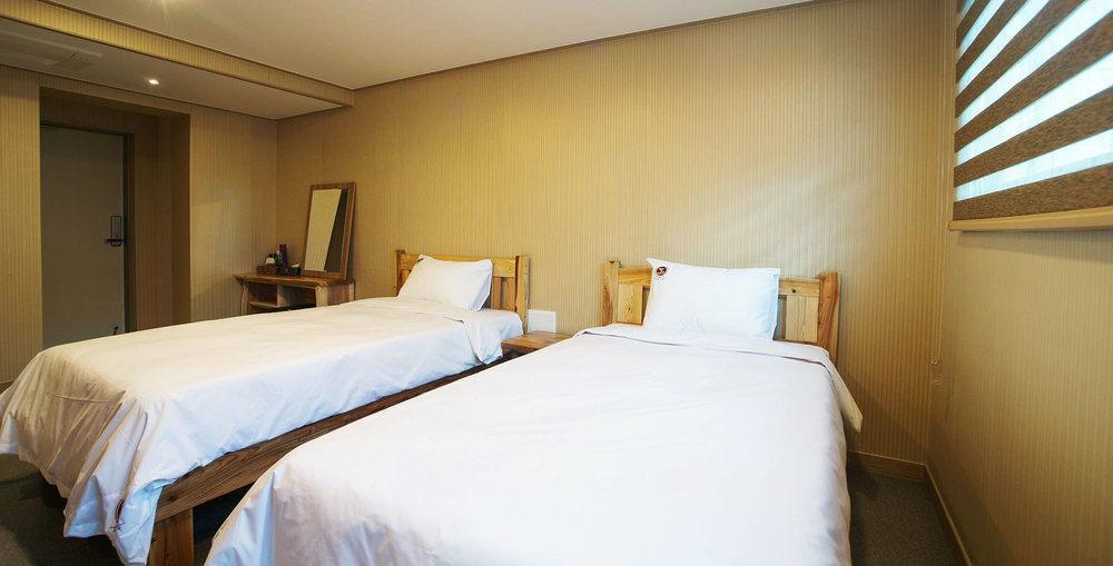 J2 Family Hotel Jeju Bagian luar foto