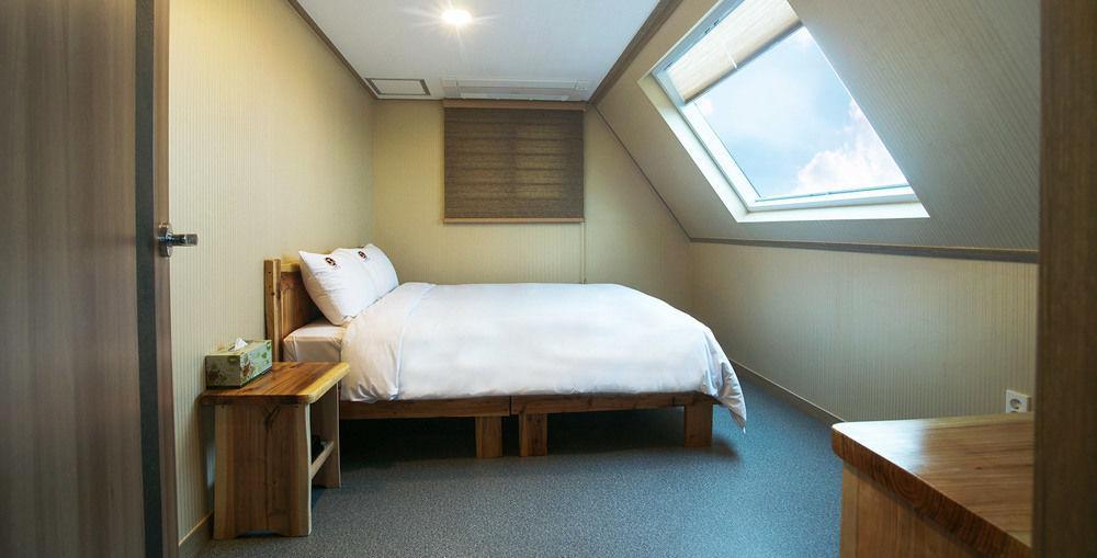 J2 Family Hotel Jeju Bagian luar foto